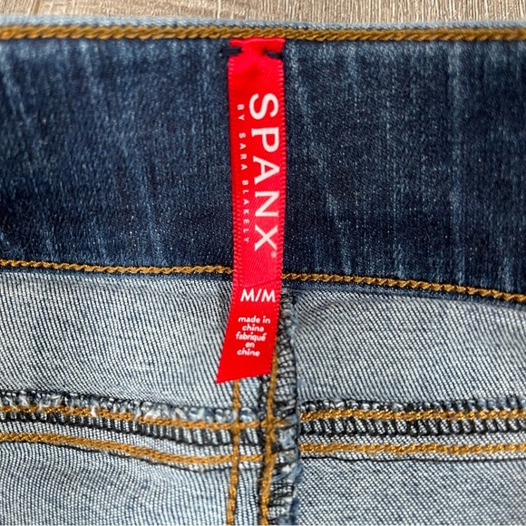 SPANX Distressed Ankle Skinny Jeans Size Medium - Picture 6 of 9